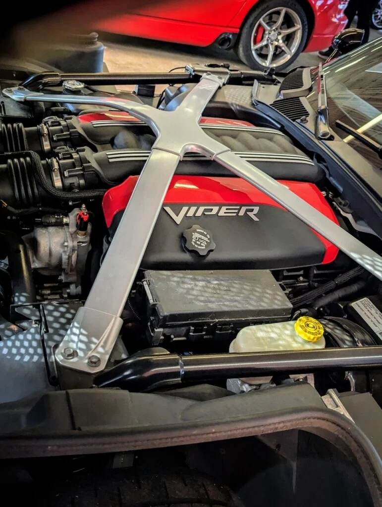 Dodge Viper - Engine