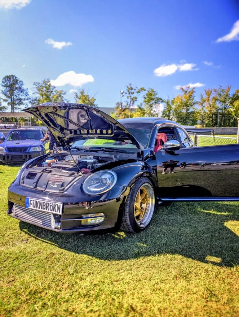 Volkswagen Beetle - Front 3/4