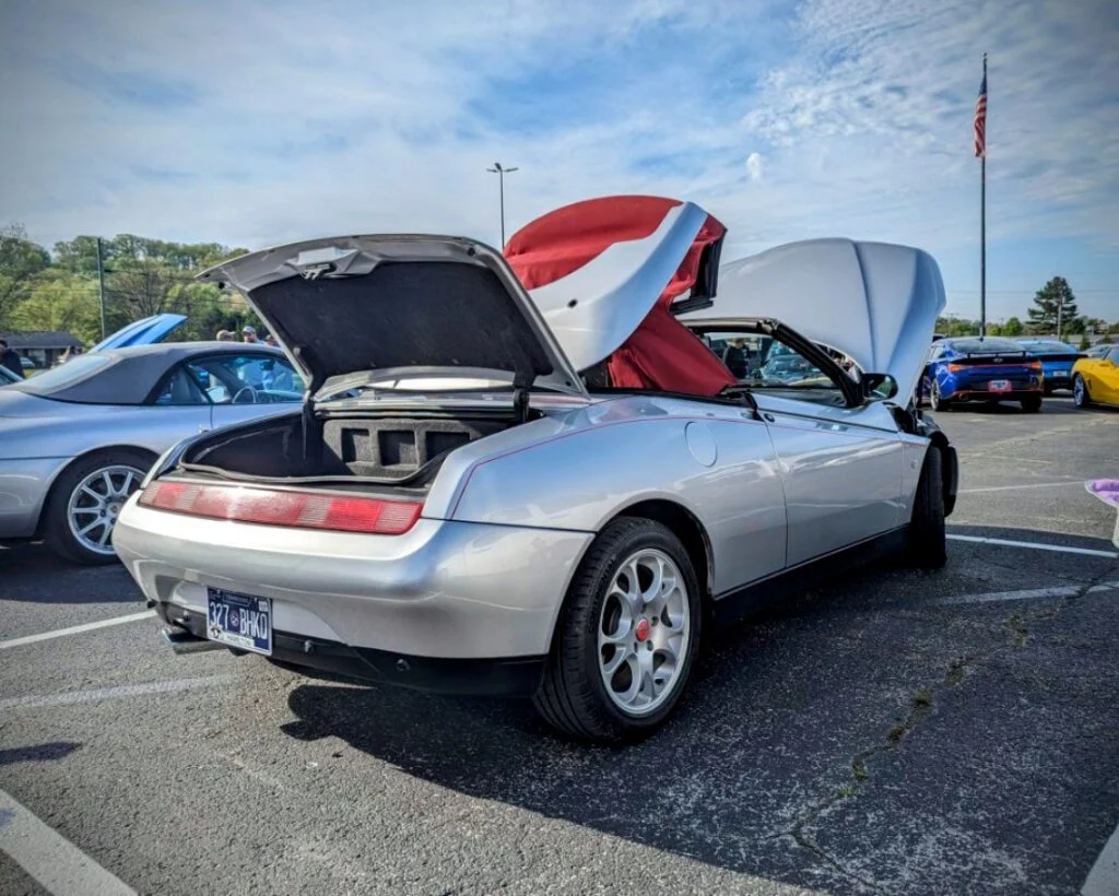 Alfa Romeo Spider - Passenger’s side, rear 3/4