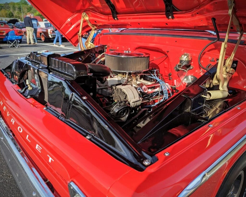 Chevrolet C10 - Engine
