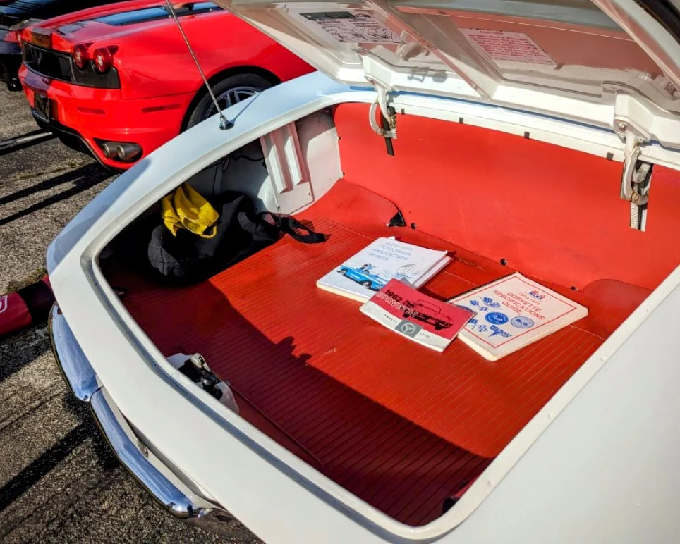 Chevrolet Corvette - Trunk