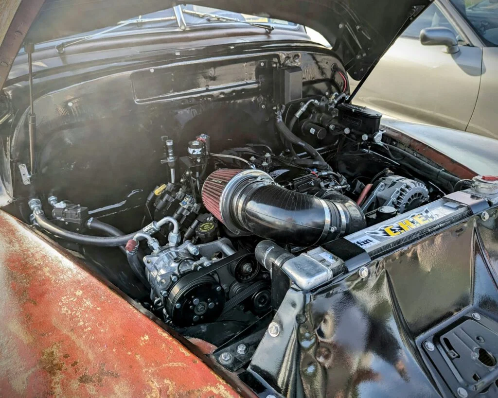 Chevrolet 3100 - Engine