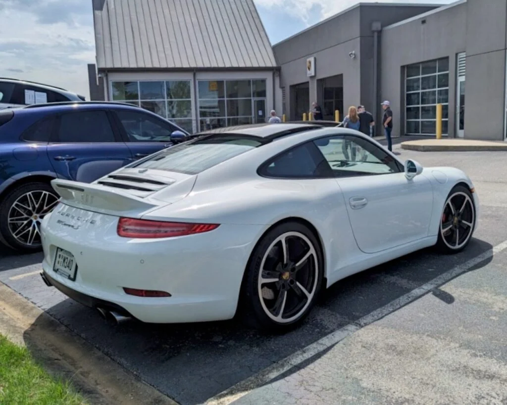 Porsche 911 - Passenger’s side, rear 3/4