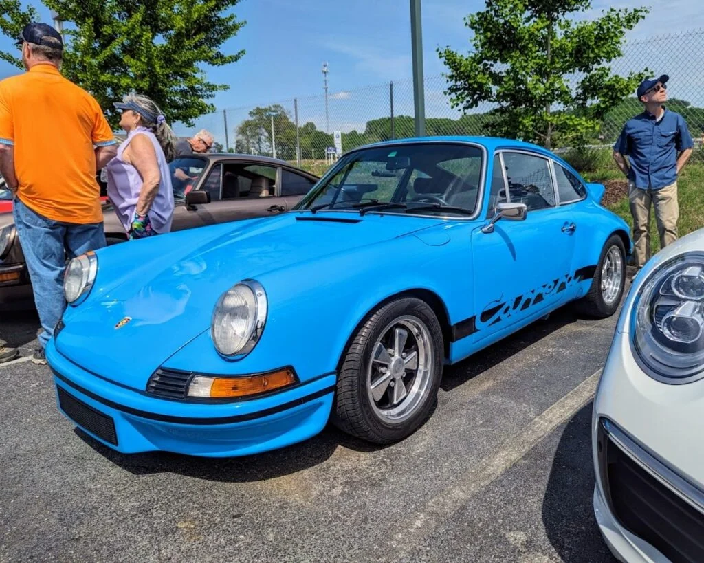 Porsche 911 - Driver's side, front 3/4