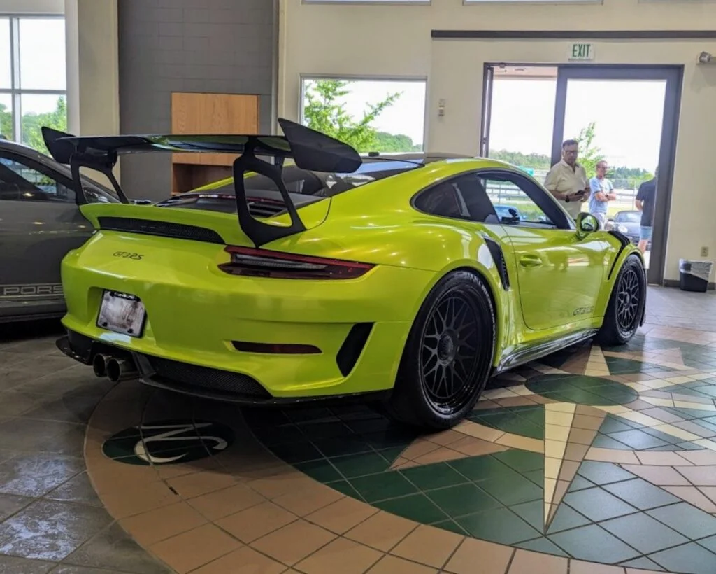Porsche 911 - Passenger's side, rear 3/4