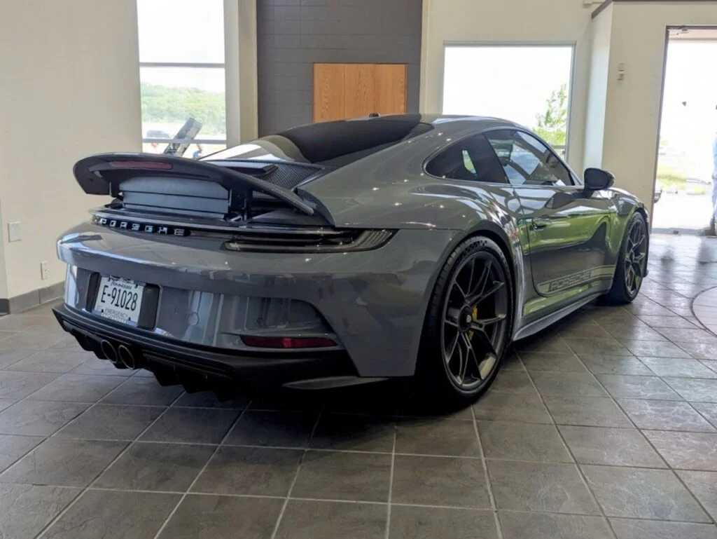 Porsche 911 - Passenger's side, rear 3/4