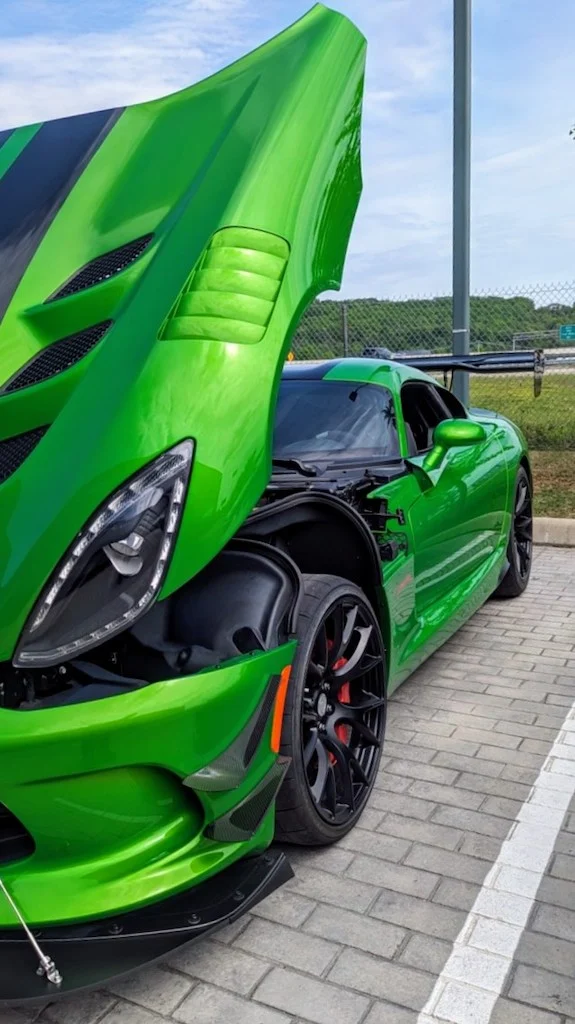 Dodge Viper - Driver’s side, front 3/4
