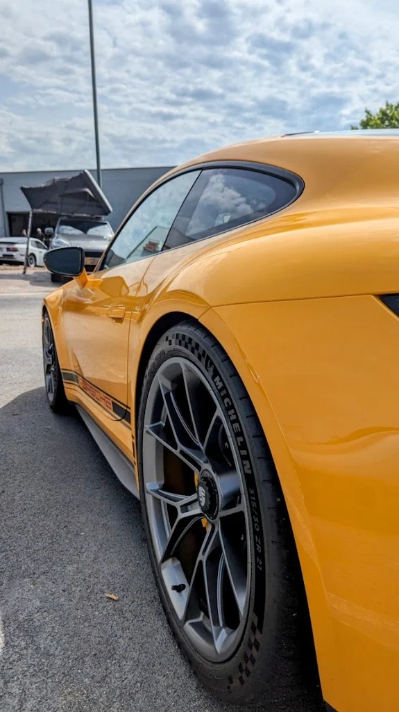 Porsche 911 - Driver’s side, rear 3/4