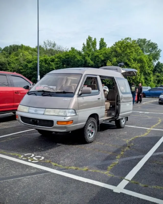 Toyota TownAce - Driver's side, front 3/4