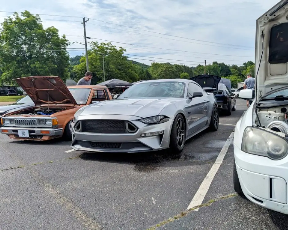 Ford Mustang - Driver's side, front 3/4