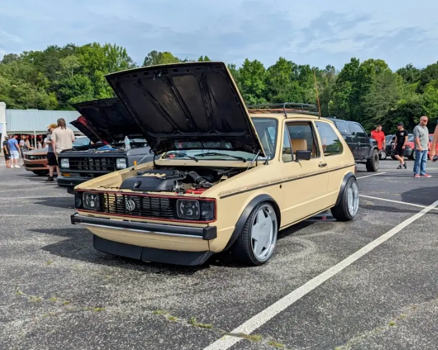 Volkswagen Golf - Driver's side, front 3/4