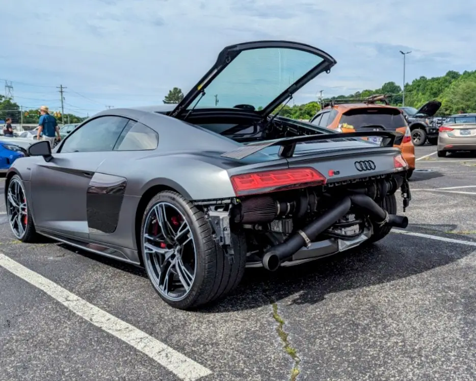 Audi R8 - Driver's side, rear 3/4