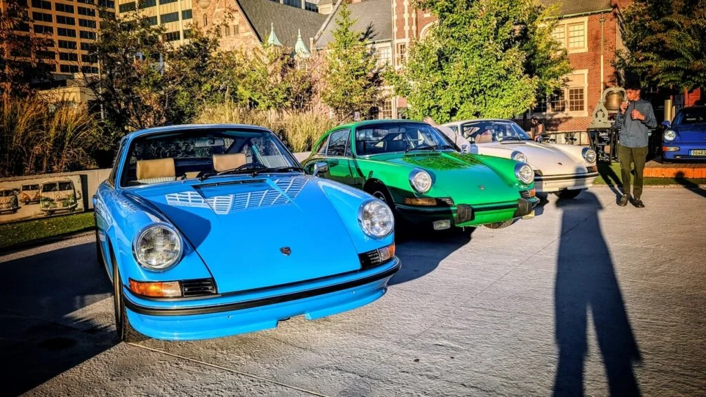 Porsche 911s - Passenger's side, front 3/4