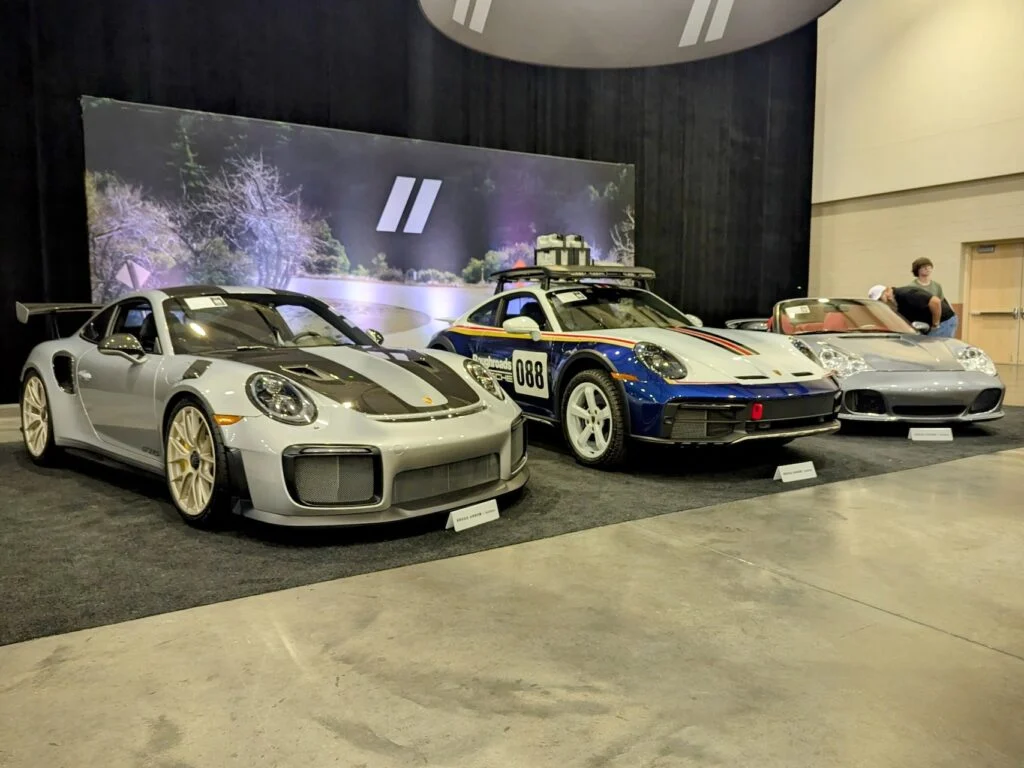 Porsche 911s - Passenger's side, rear 3/4