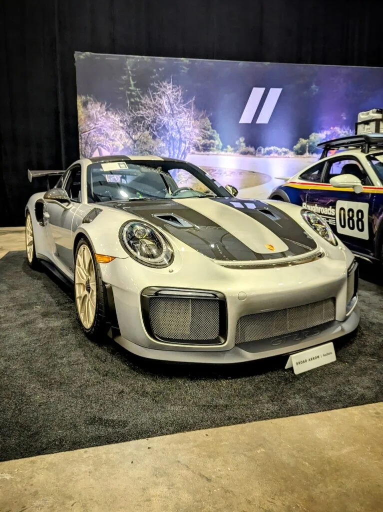 Porsche 911 GT2 RS - Passenger's side, front 3/4