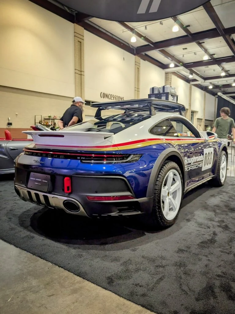 Porsche 911 Dakar - Passenger's side, rear 3/4