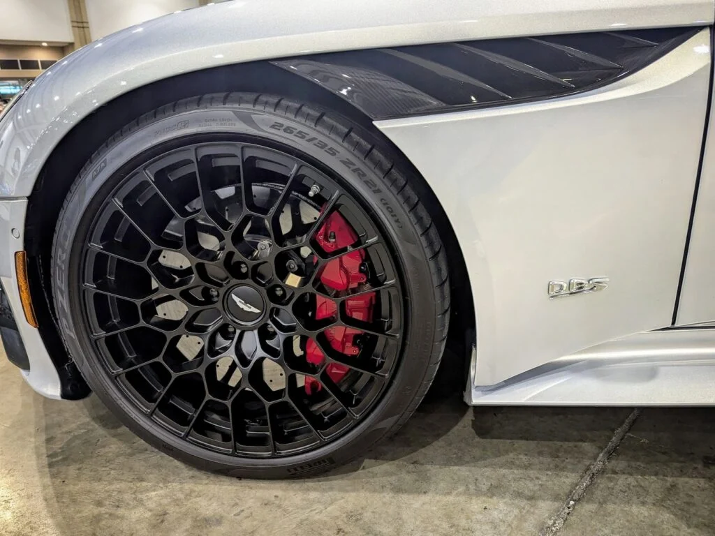 Aston Martin DBS Superleggera - Driver's side, front wheel
