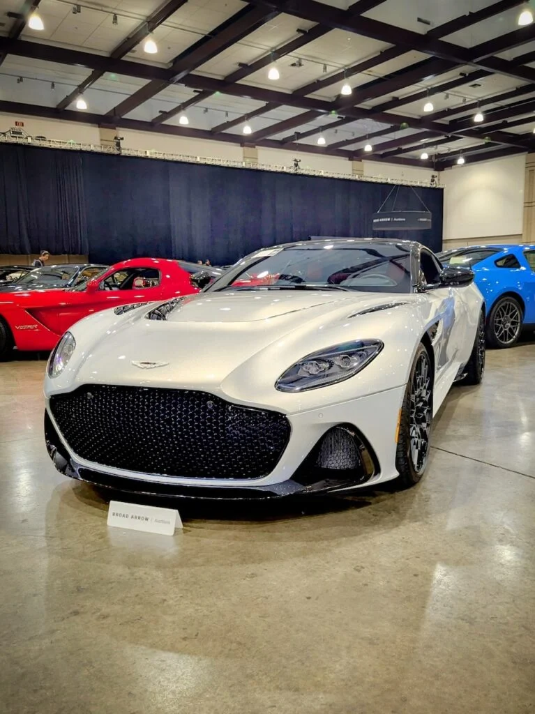 Aston Martin DBS Superleggera - Driver's side, front 3/4