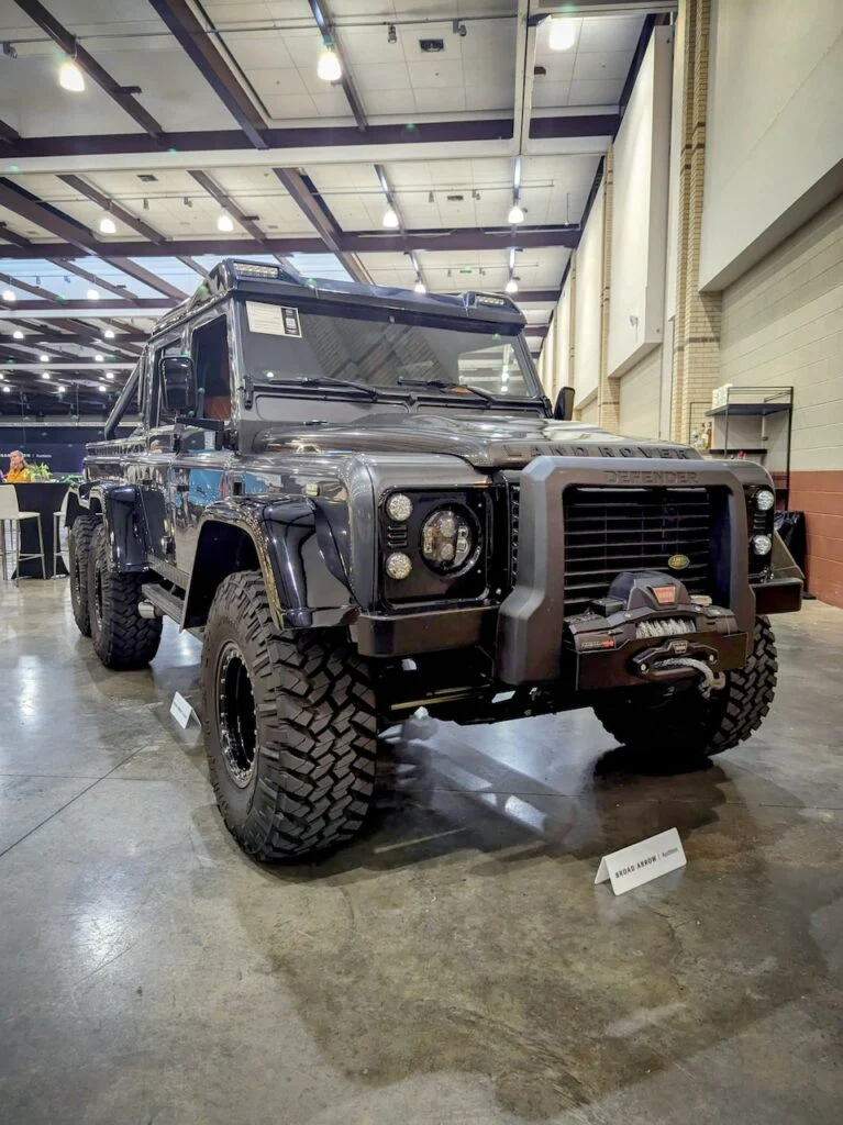 Land Rover Defender 110 (6x6) - Passenger's side, front 3/4