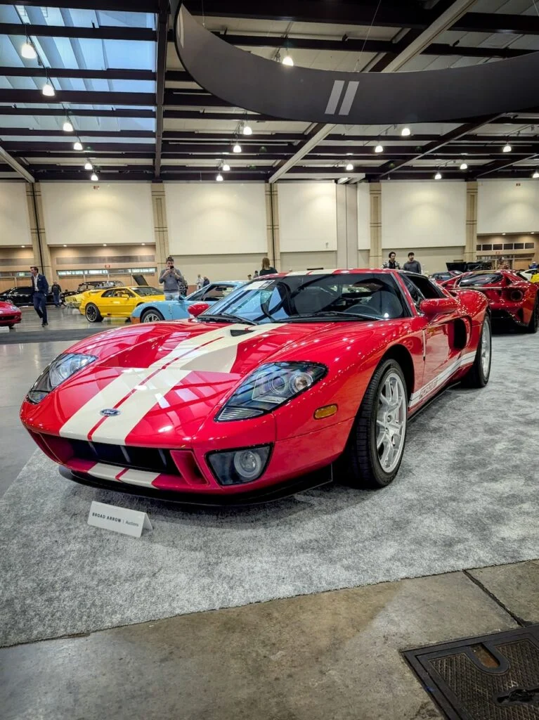 Ford GT - Driver's side, front 3/4
