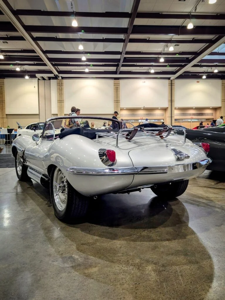 Jaguar XKSS Recreation - Driver's side, rear 3/4