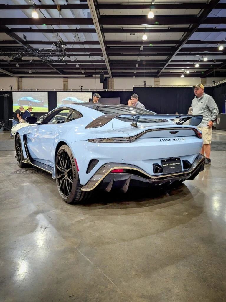 Aston Martin V12 Vantage - Driver's side, rear 3/4