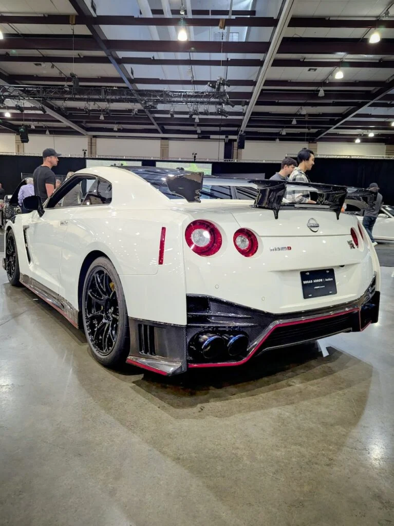 Nissan GT-R NISMO - Driver's side, rear 3/4