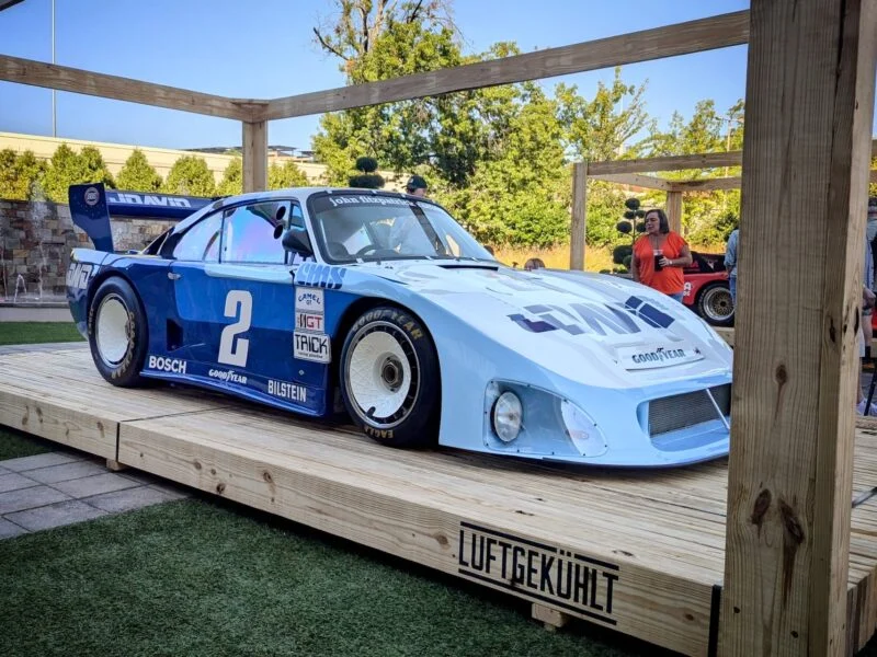 Porsche 930 Turbo - Passenger's side, front 3/4