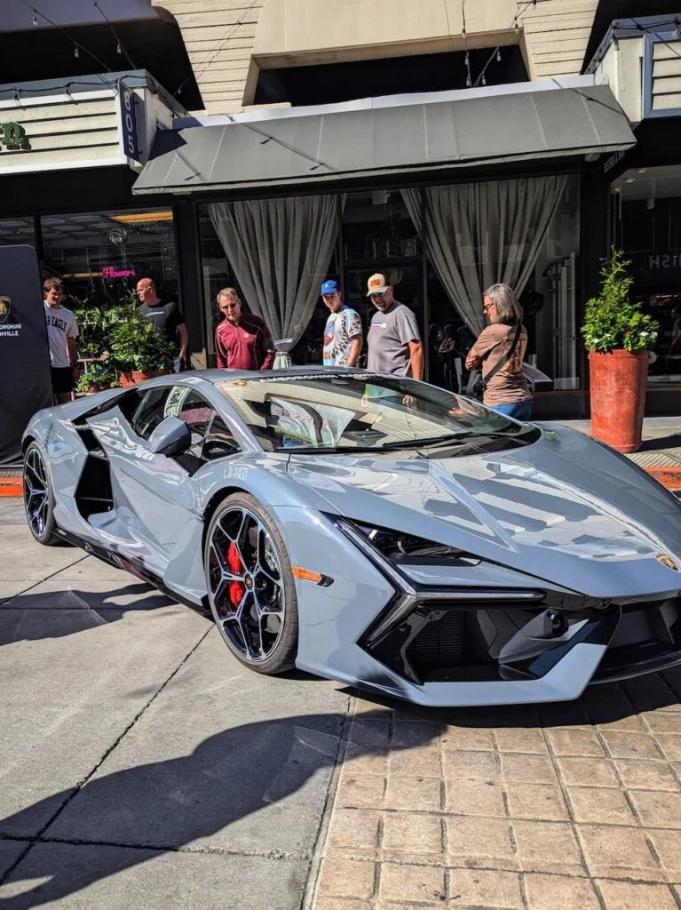 Lamborghini Revuelto - Passegner's side, front 3/4