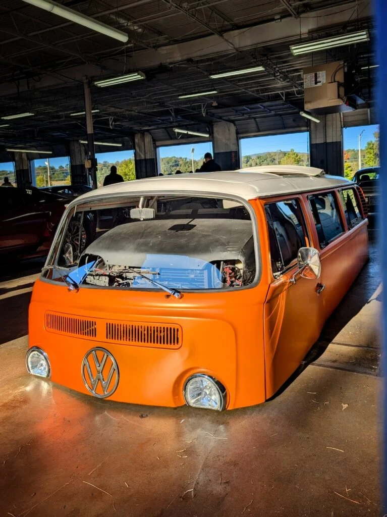 Volkswagen Bus - Driver's side, front 3/4