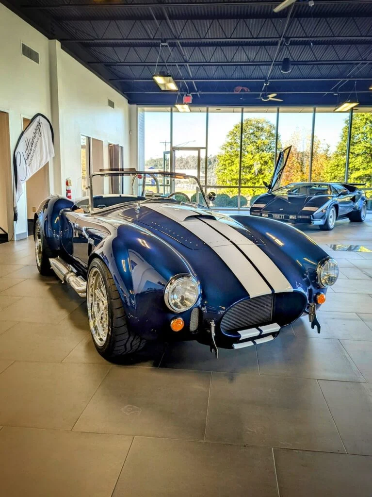 Shelby Cobra - Passenger's side, front 3/4