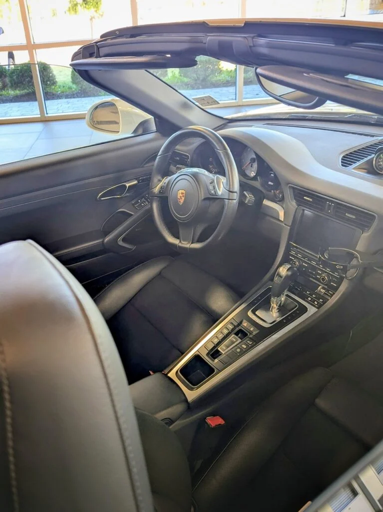 Porsche 911 Targa 4S - Interior