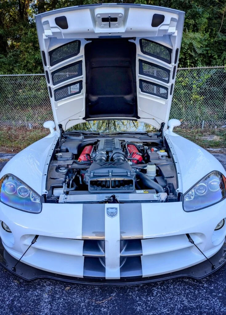 Dodge Viper - Engine bay