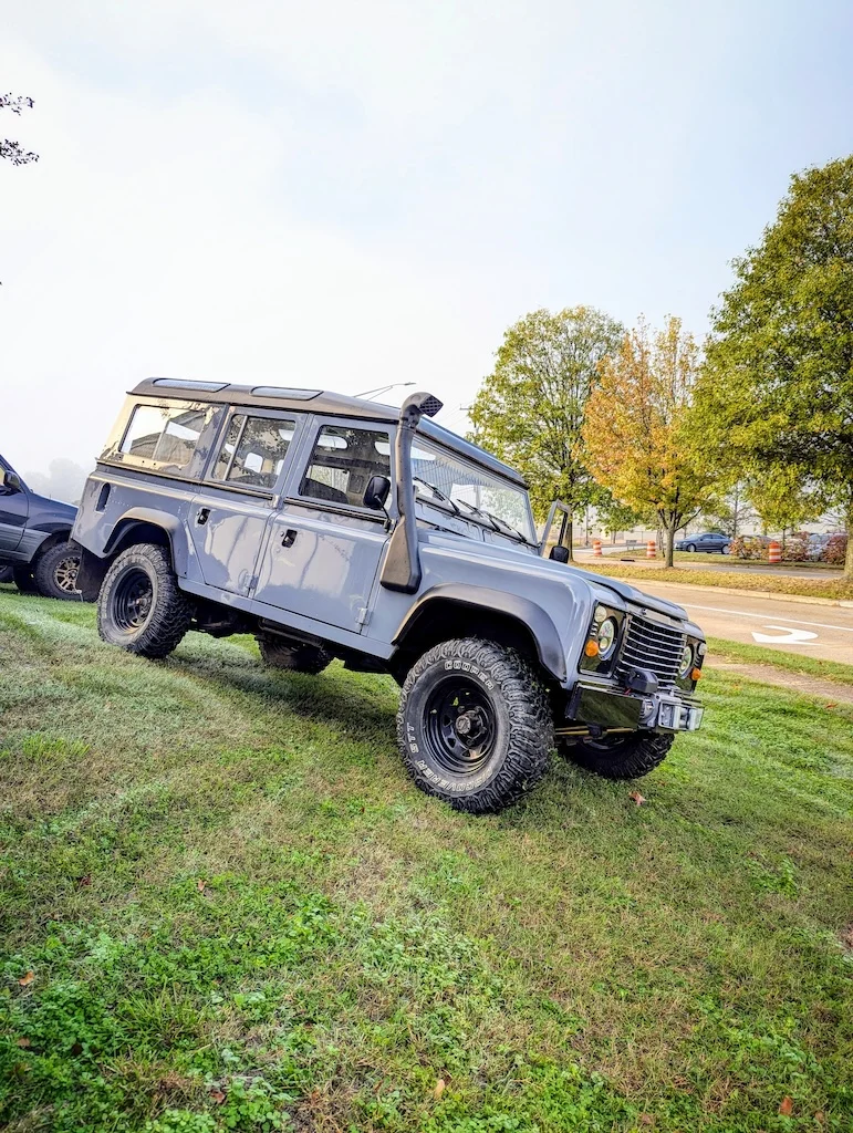 Land Rover Defender - Passenger's side, front 3/4