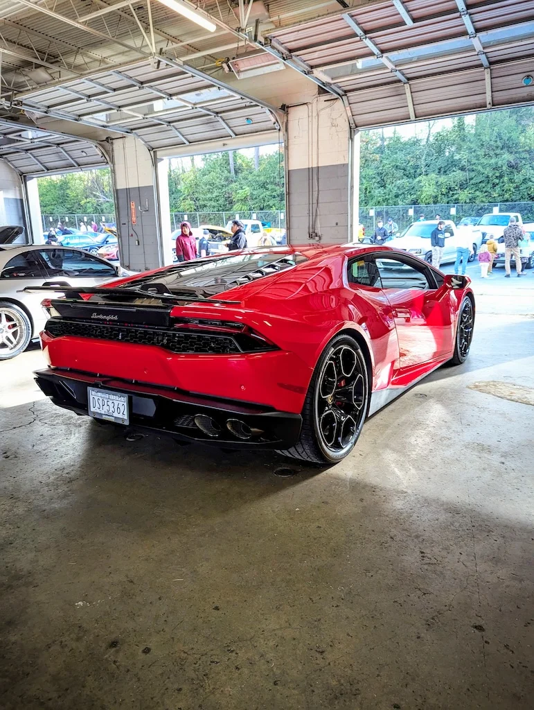 Lamborghini Huracan - Passenger's side, rear 3/4