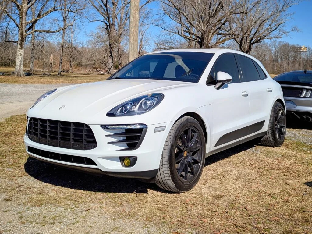 Porsche Macan - Driver's side, front 3/4