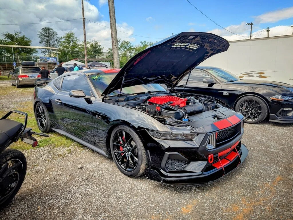 Ford Mustang GT - Passenger's side, front 3/4