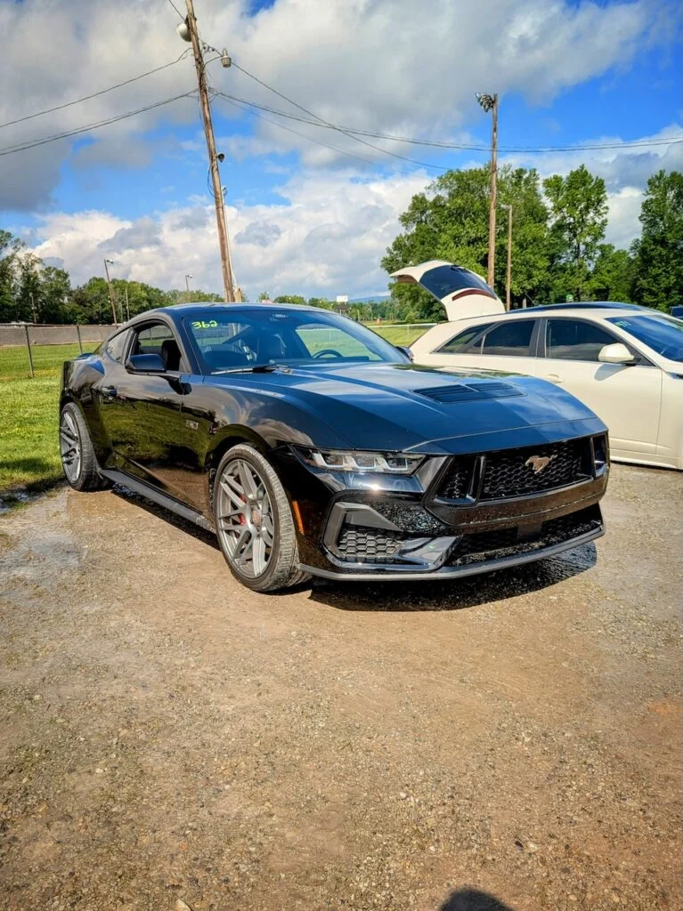 Ford Mustang GT - Passenger's side, front 3/4