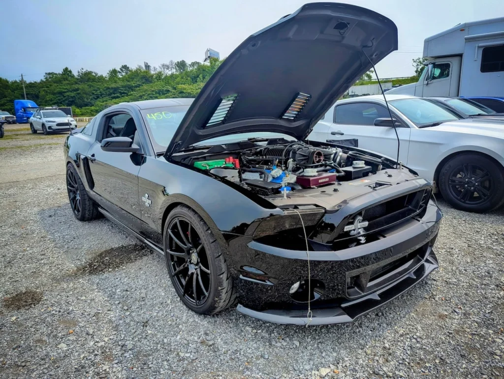 Ford Mustang Shelby GT500 - Passenger's side, front 3/4