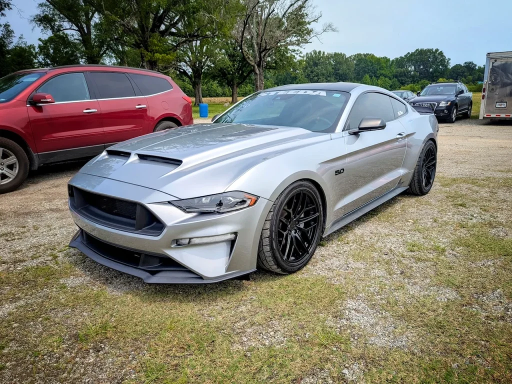 Ford Mustang GT - Driver's side, front 3/4