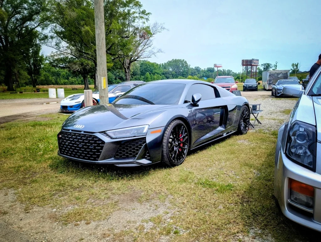 Audi R8 - Driver's side, front 3/4