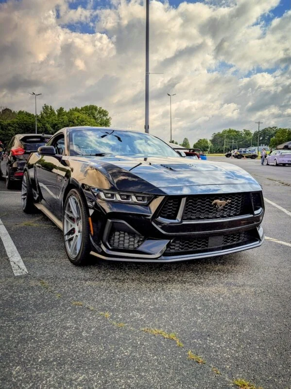 Ford Mustang GT - Passenger's side, front 3/4