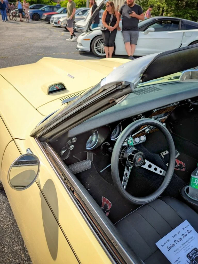 Pontiac Firebird - Dash and hood tachometer