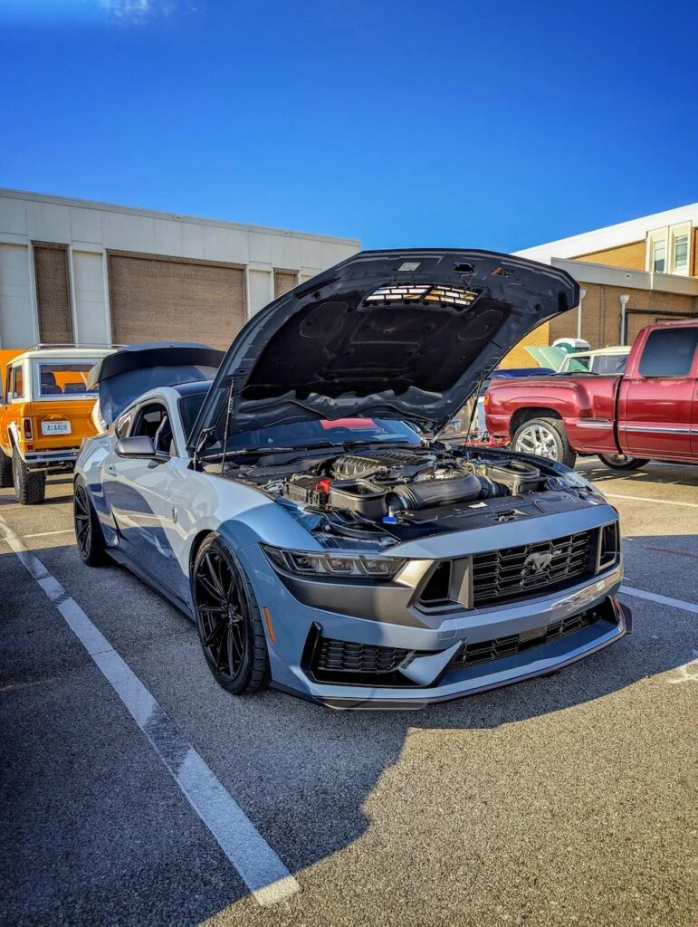 Ford Mustang Dark Horse - Passenger's side, front 3/4