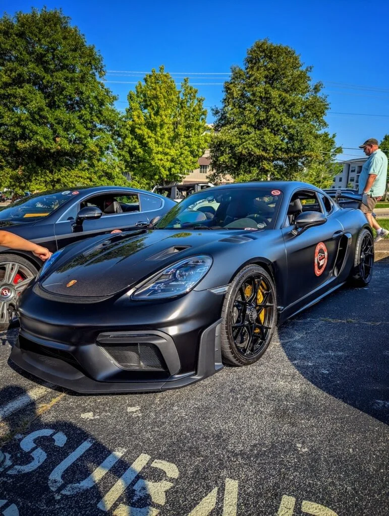 Porsche 911 GT4 RS - Driver's side, front 3/4