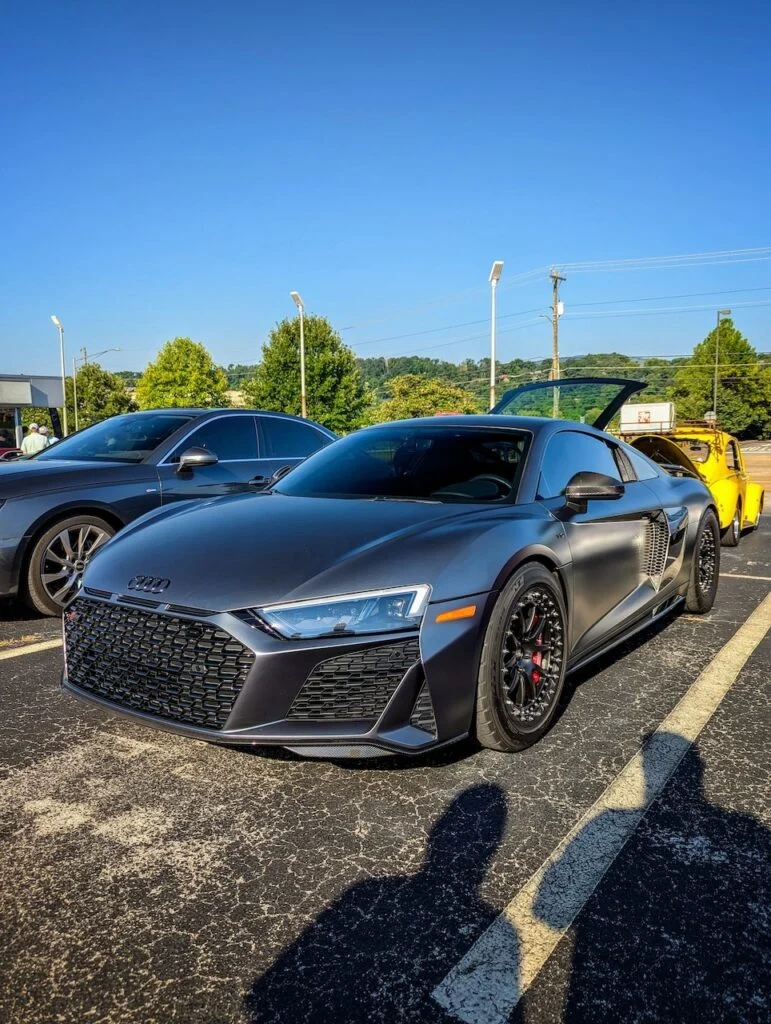 Audi R8 - Driver's side, front 3/4